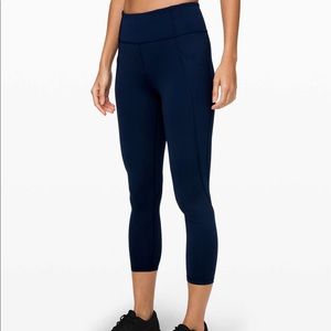 LIKE NEW! Time to sweat crop navy blue sz 4